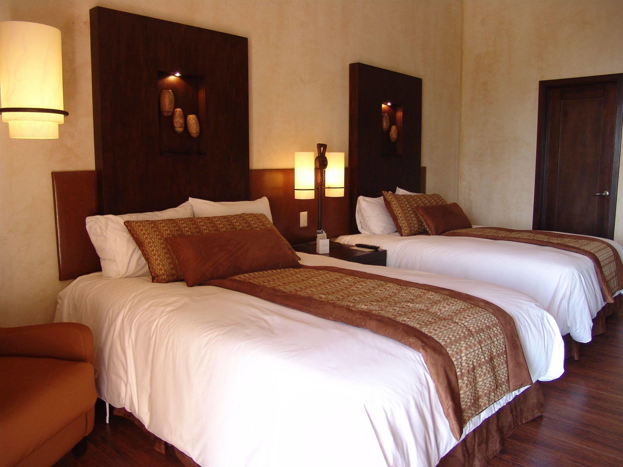 Hotel La Reunion Golf Resort And Residences Antigua Dış mekan fotoğraf
